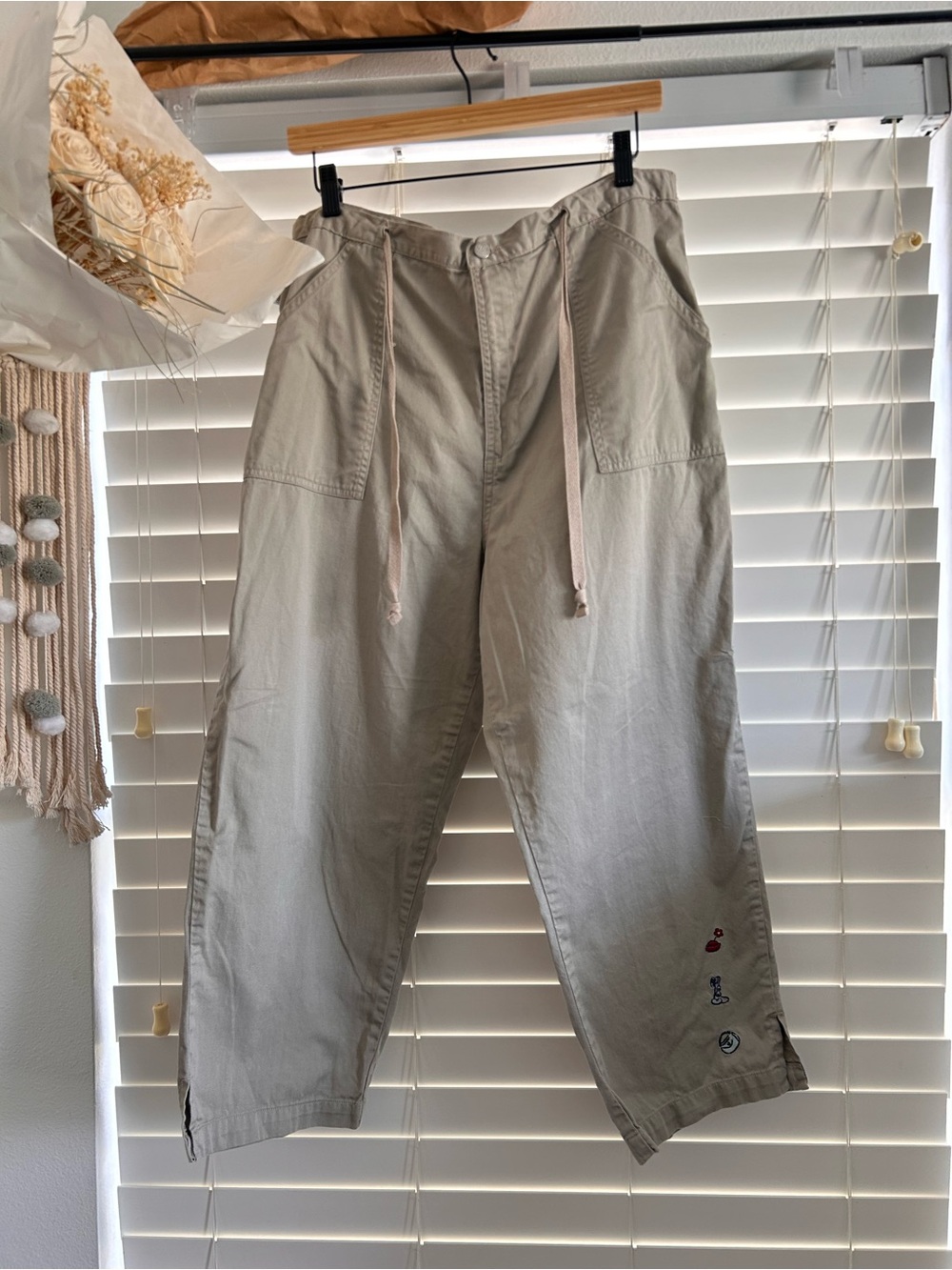 Vintage Disney Genuine Minnie Mouse Khaki Embroidered Crop Pants Y2K Size L